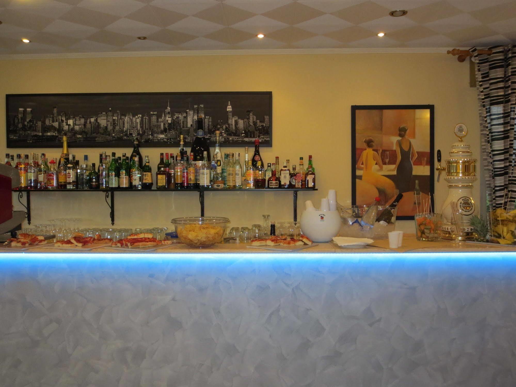 Hotel Etna - Nuova Gestione Romagnola All-Inclusive Spiaggia Parcheggio Riccione Exterior photo