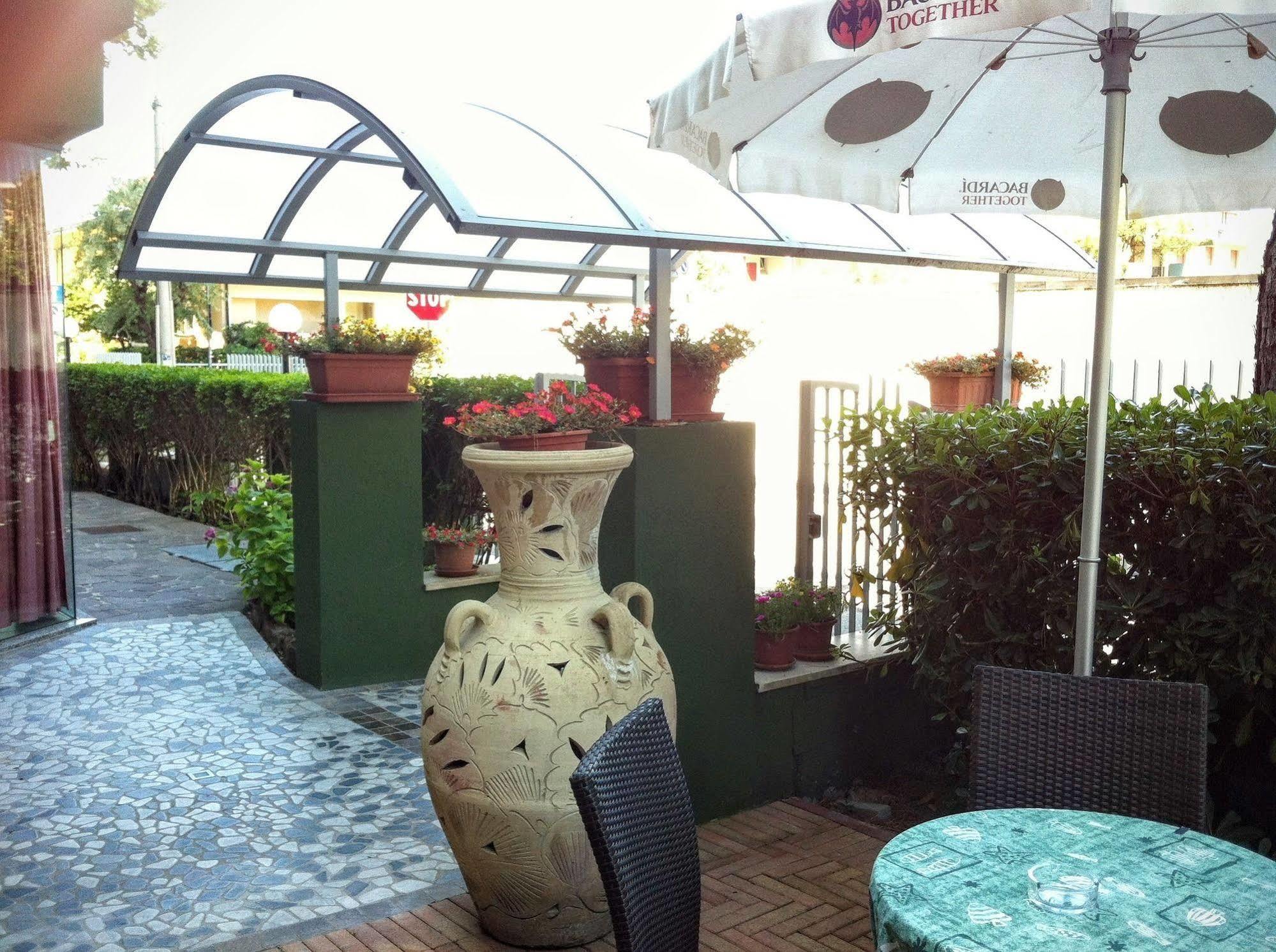 Hotel Etna - Nuova Gestione Romagnola All-Inclusive Spiaggia Parcheggio Riccione Exterior photo